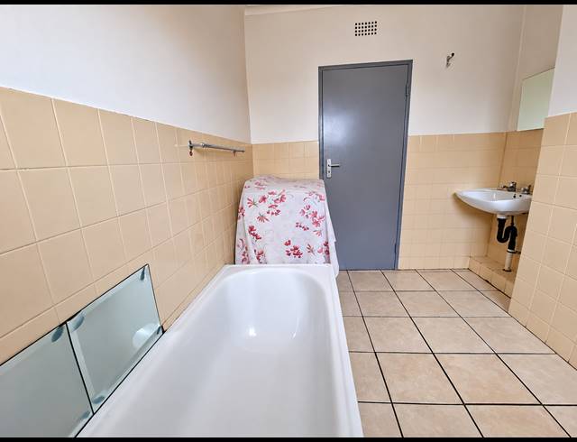 3 BEDROOM FLAT FOR SALE IN THREE RIVERS